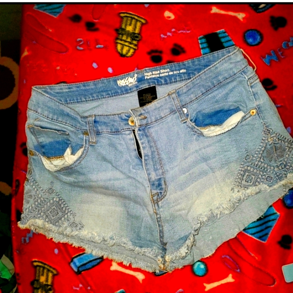 💋5/20 Mossimo embroided shorts size 16